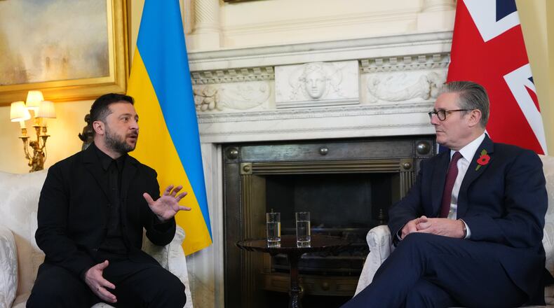 Britain's Prime Minister Keir Starmer welcomes Ukraine's President Volodymyr Zelenskyy to 10 Downing Street in London, Friday, Oct. 24, 2025 for bilateral talks and a later meeting of the so-called "coalition of the willing".(AP Photo/Kirsty Wigglesworth, Pool)
