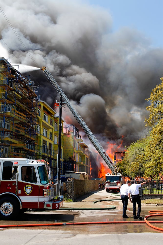 5-alarm fire at apartment construction site in Houston, 03.25.14