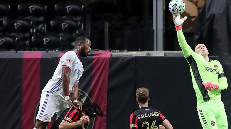110120 Atlanta: Atlanta United goalkeeper Brad Guzan gets some air to block a shot on goal by Cincinnati to preserve a 2-0 shutout Sunday, Nov. 1, 2020, at Mercedes-Benz Stadium in Atlanta. (Curtis Compton / Curtis.Compton@ajc.com)