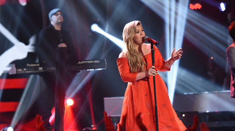 AMERICAN IDOL XIV: Kelly Clarkson performs on AMERICAN IDOL XIV airing Wednesday, April 1 (8:00-10:00 PM ET/PT) on FOX. CR: Michael Becker / FOX. © FOX BROADCASTING CO. This Image is embargoed until 10:00 PM PT. AMERICAN IDOL XIV: Kelly Clarkson performs on AMERICAN IDOL XIV airing Wednesday, April 1 (8:00-10:00 PM ET/PT) on FOX. CR: Michael Becker / FOX. © FOX BROADCASTING CO. This Image is embargoed until 10:00 PM PT.