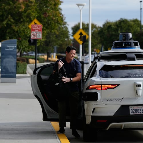 Dan Rowan exits a Waymo vehicle after arriving at San Jose Mineta International Airport, Wednesday, Nov. 12, 2025, in San Jose, Calif. (AP Photo/Godofredo A. Vásquez)