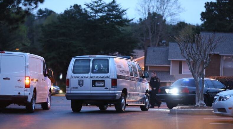 DeKalb County police investigated a fatal shooting at an apartment complex near Lithonia on Friday. (BEN GRAY / BGRAY@AJC.COM)