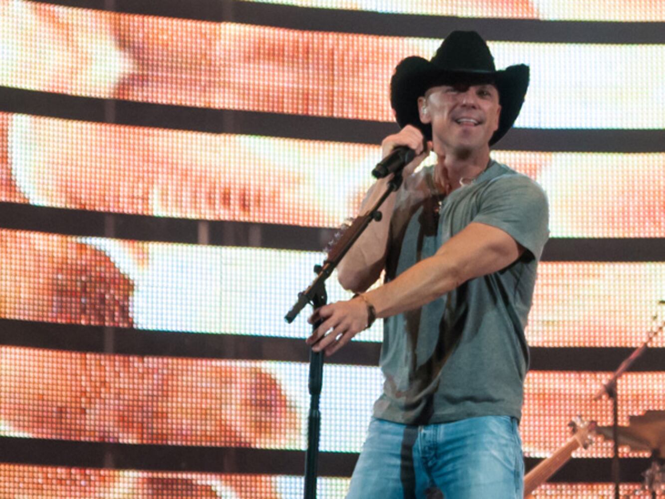 Kenny Chesney at RodeoHouston 2013