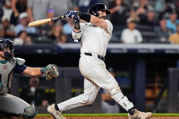 New York Yankees' Austin Wells (28) hits a single during the ninth inning of a baseball game against the Seattle Mariners, Thursday, July 10, 2025, in New York. (AP Photo/Yuki Iwamura)