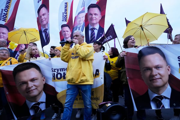 Supporters join a campaign rally in support of presidential candidate Szymon Hołownia in Warsaw, Poland ,Tuesday, May 13, 2025. (AP Photo/Czarek Sokolowski)