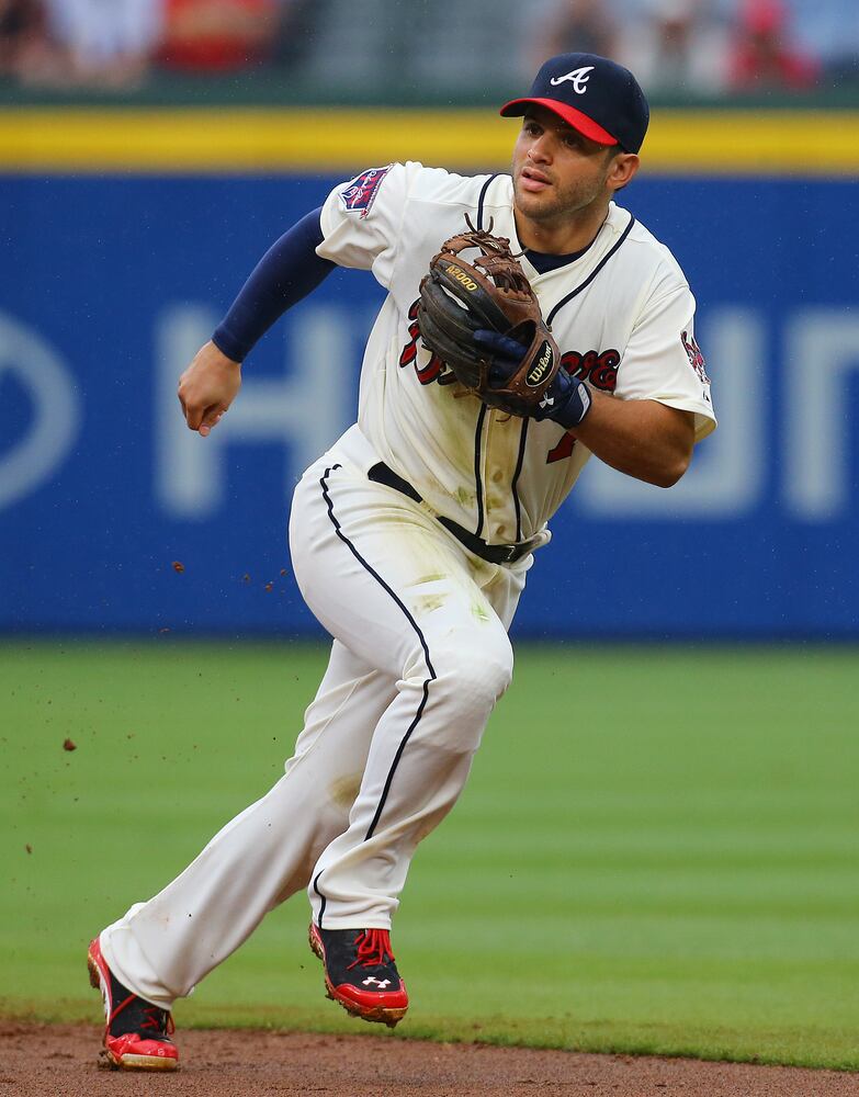 Braves lead 6-1 at rain delay