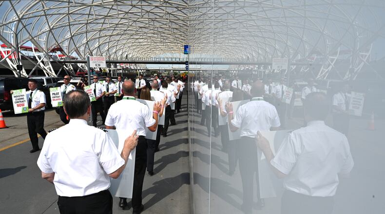 September 1, 2022 Atlanta - Delta pilots conduct informational picketing at the south terminal at Hartsfield-Jackson Atlanta International Airport ahead of the busy Labor Day travel weekend as they push for a new labor contract on Thursday, September 1, 2022. (Hyosub Shin / Hyosub.Shin@ajc.com)