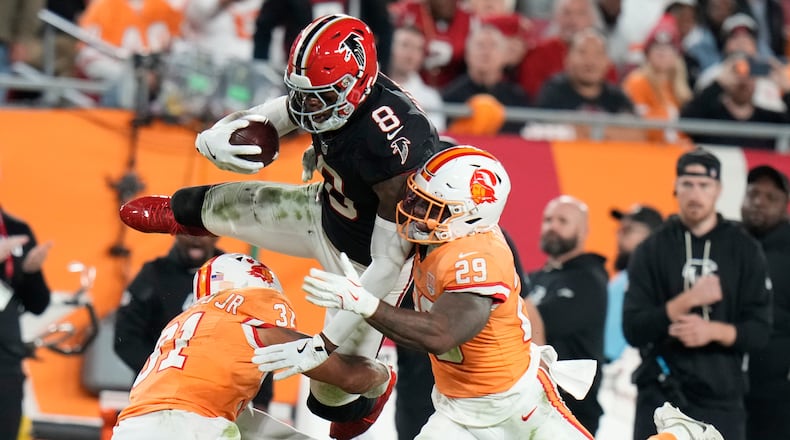 Atlanta Falcons tight end Kyle Pitts Sr. caught 11 passes for 166 yards and three touchdowns in the 29-28 win over the Buccaneers on Thursday night. Pitts had one touchdown all season entering the game. (Chris O'Meara/AP)