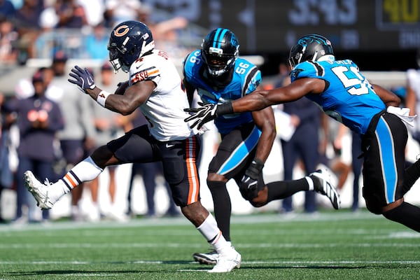 Bears running back D'Andre Swift dodges Panthers defenders in Week 1. (Erik Verduzco/AP)