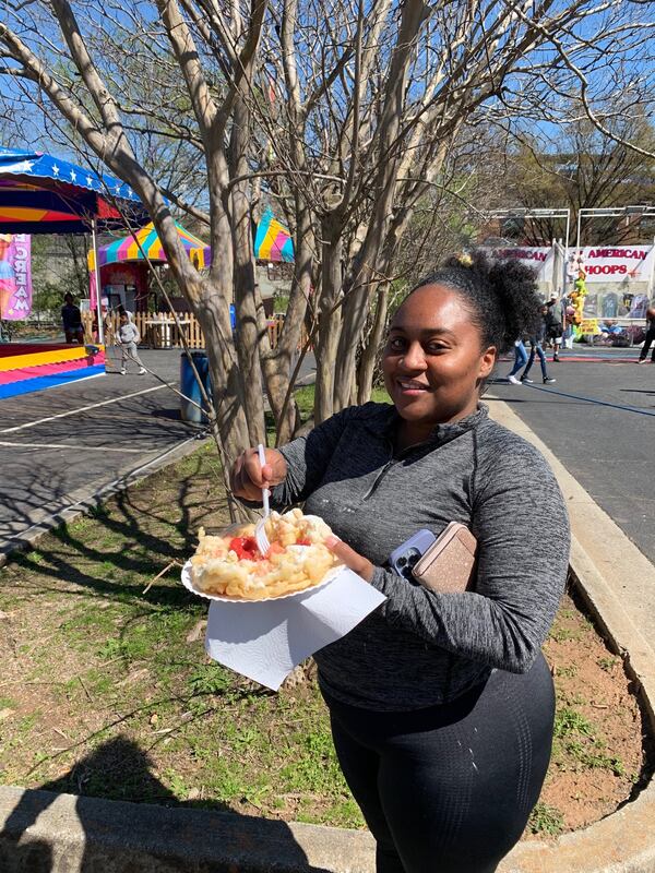 Dniqua Swindell enjoys the funnel cake at the Atlanta Fair. Photo by Grady McGill