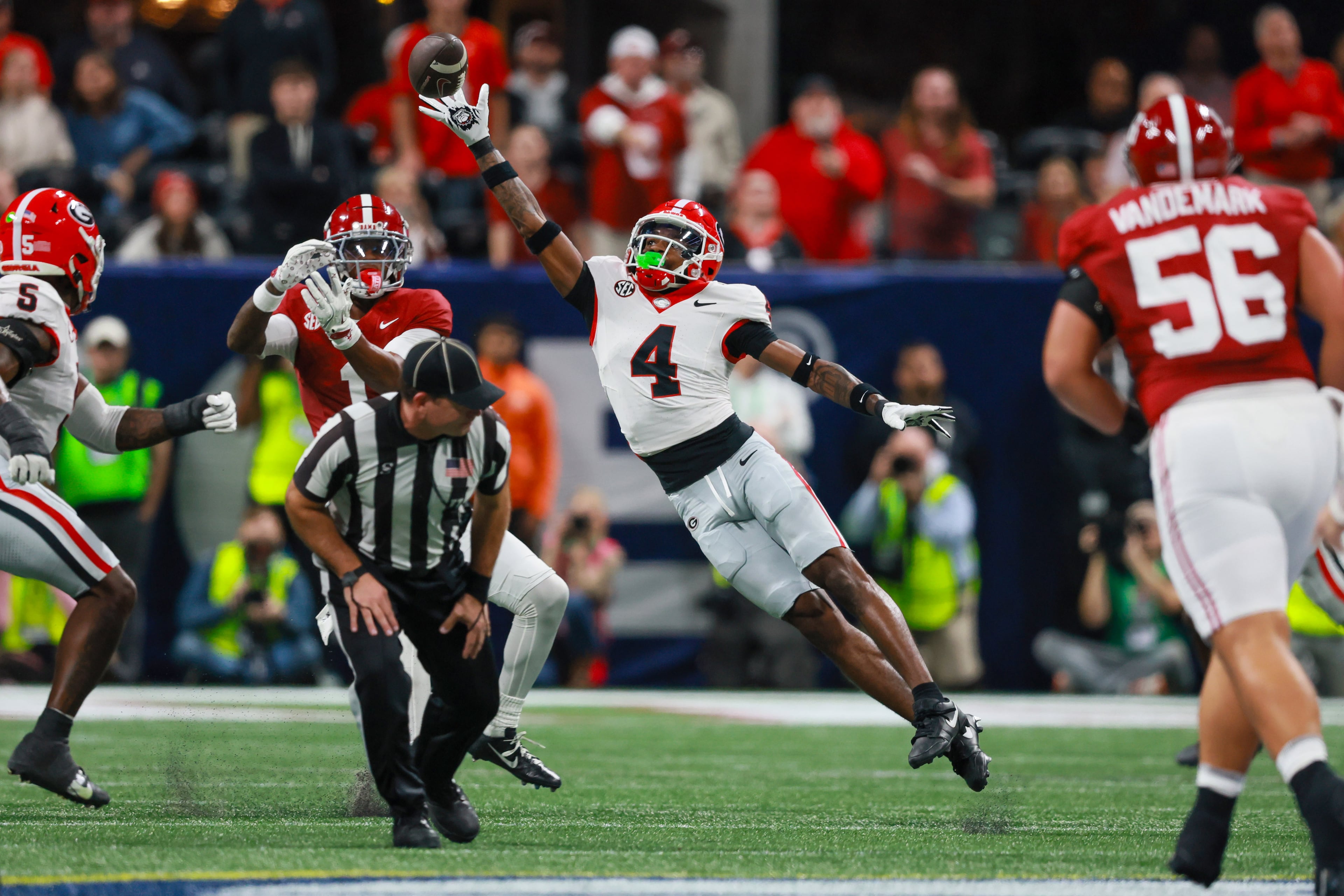 Georgia defensive back Kj Bolden (4) deflects a pass from Alabama quarterback Ty Simpson that was intercepted by teammate Daylen Everette during the first half of the SEC Championship game at Mercedes-Benz Stadium, Saturday, Dec. 6, 2025, in Atlanta. (Jason Getz / AJC)