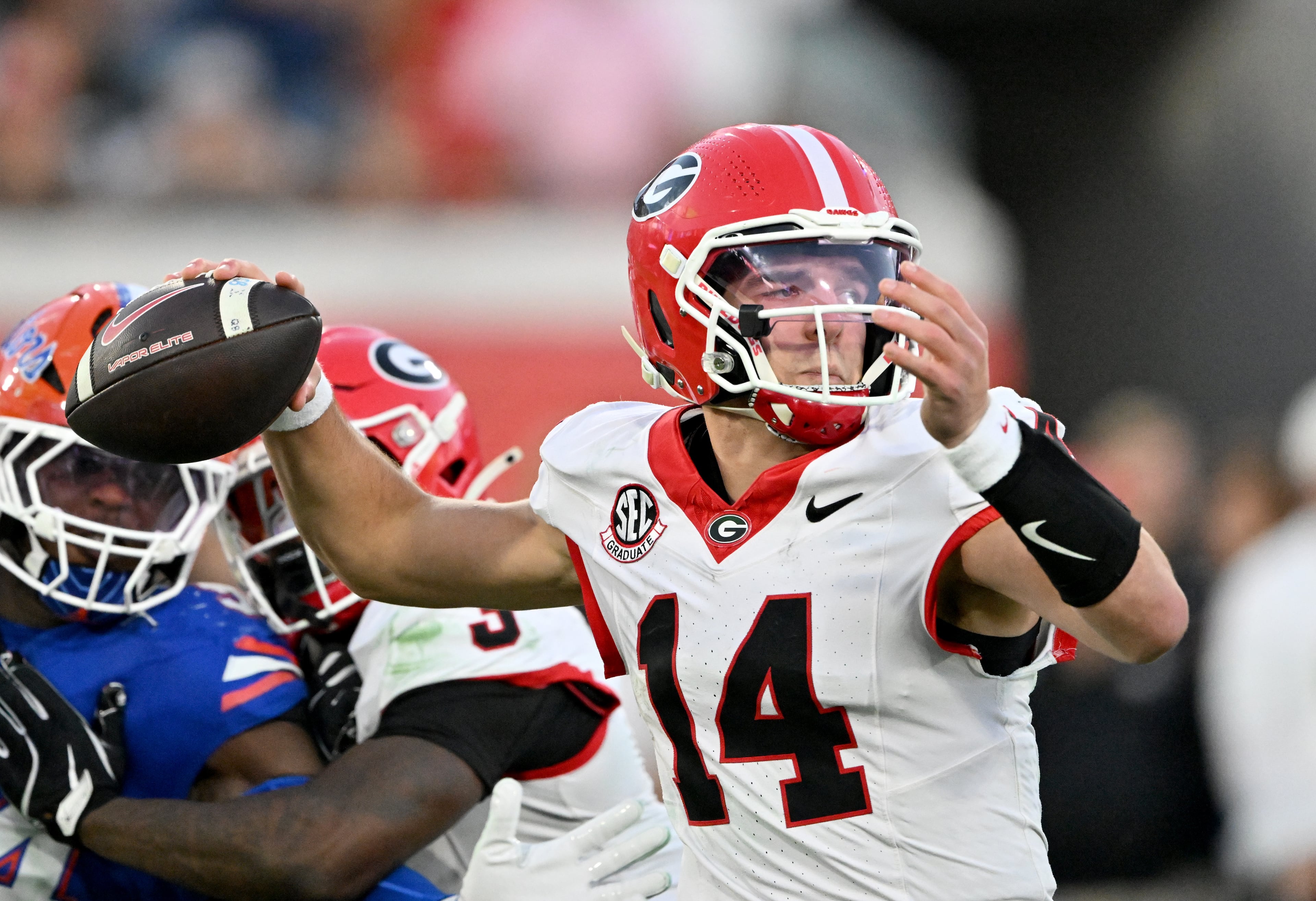 Georgia quarterback Gunner Stockton (14) gets off a pass during the second half in an NCAA football game, Saturday, November 1, 2025, Jacksonville, Fla. Georgia won 24-20 over Florida. (Hyosub Shin / AJC)