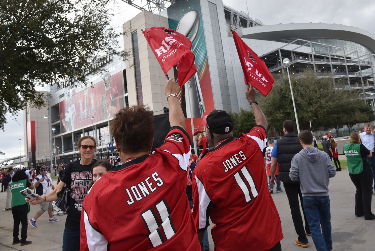 Falcons fans party in Houston on Super Bowl Sunday