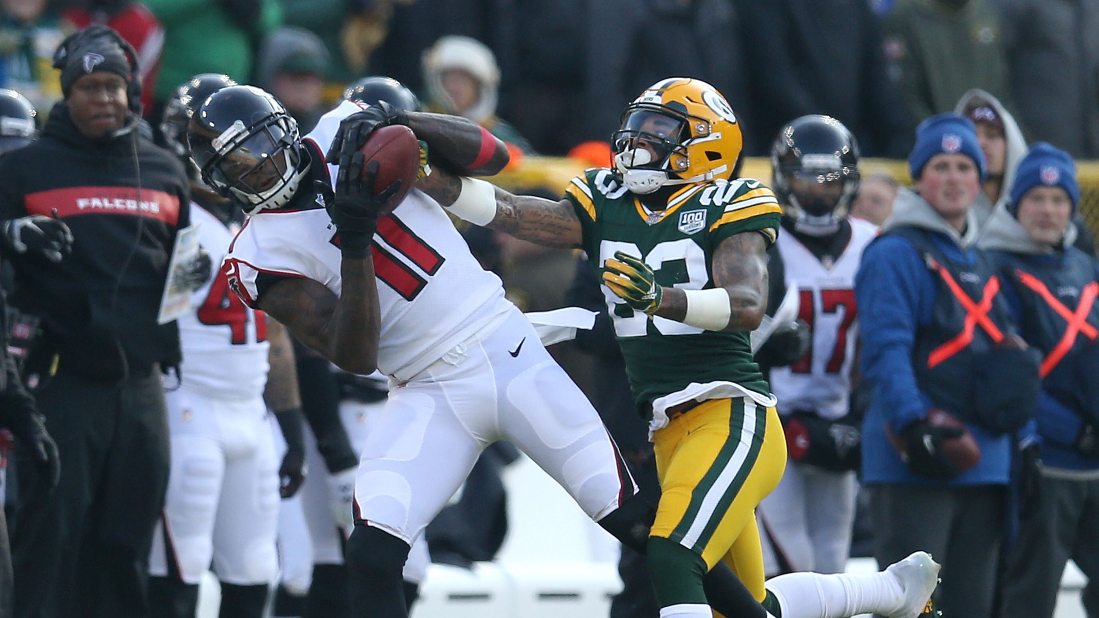 Julio Jones (No. 11) of the Atlanta Falcons catches a pass in front of Jaire Alexander (23) of the Green Bay Packers during the first half of a game at Lambeau Field, in Green Bay, Wisconsin, 2018. (Dylan Buell/Getty Images)