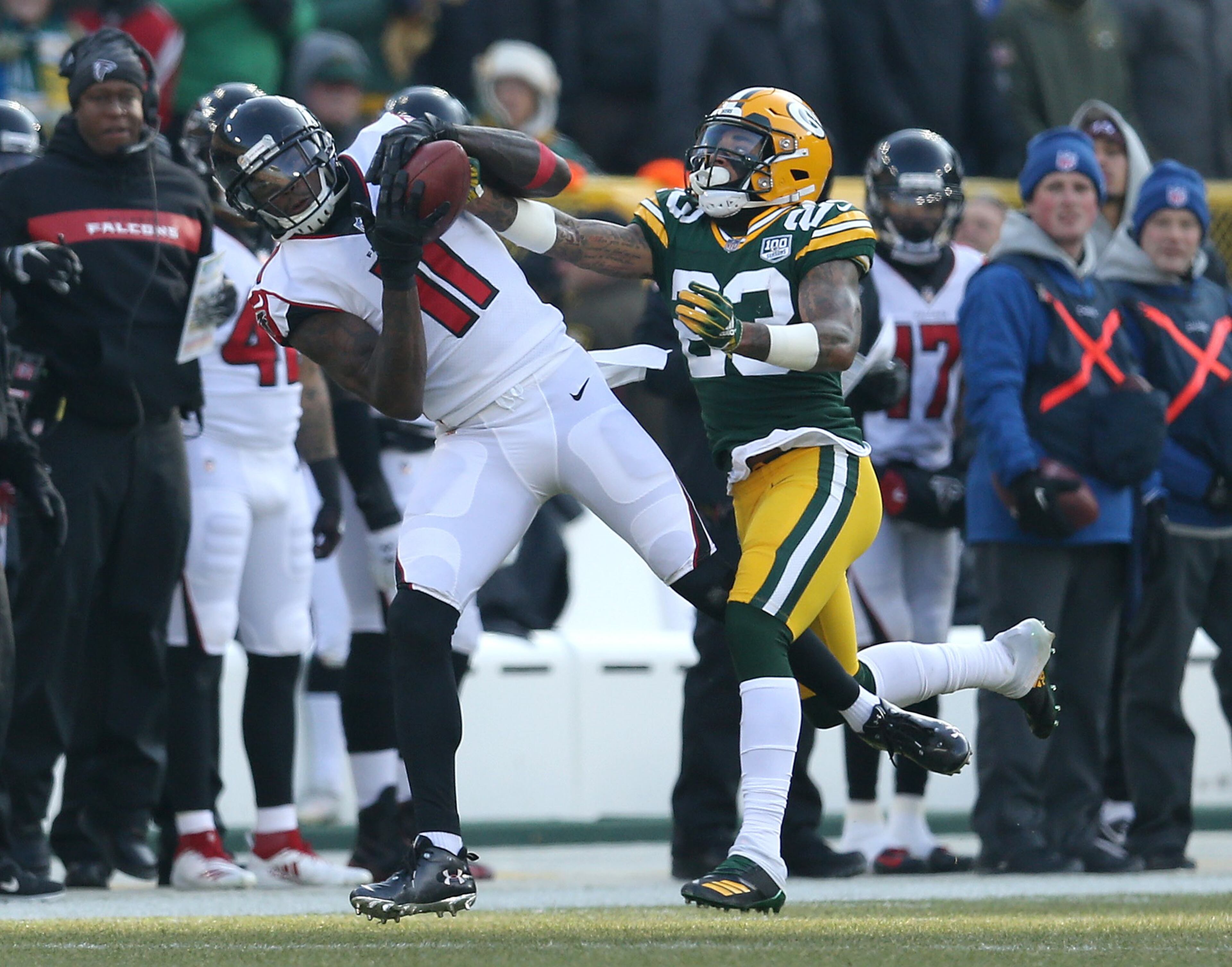 Julio Jones (No. 11) of the Atlanta Falcons catches a pass in front of Jaire Alexander (23) of the Green Bay Packers during the first half of a game at Lambeau Field, in Green Bay, Wisconsin, 2018. (Dylan Buell/Getty Images)