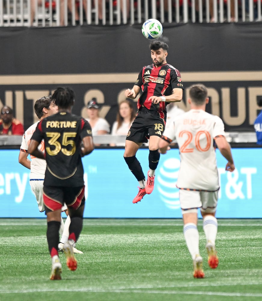 Atlanta United defender Pedro Amador (18) heads ball during the first half of a MLS soccer game Sunday, May 25, 2025 at the Mercedes-Benz Stadium. (Daniel Varnado/For the Atlanta Journal-Constitution)
