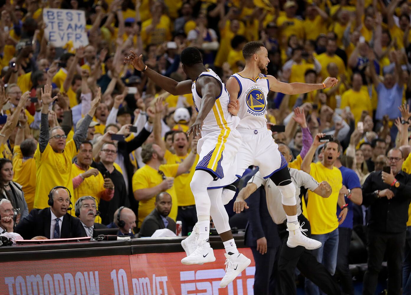 Photos: Golden State Warriors defeat Cleveland Cavaliers to win NBA title