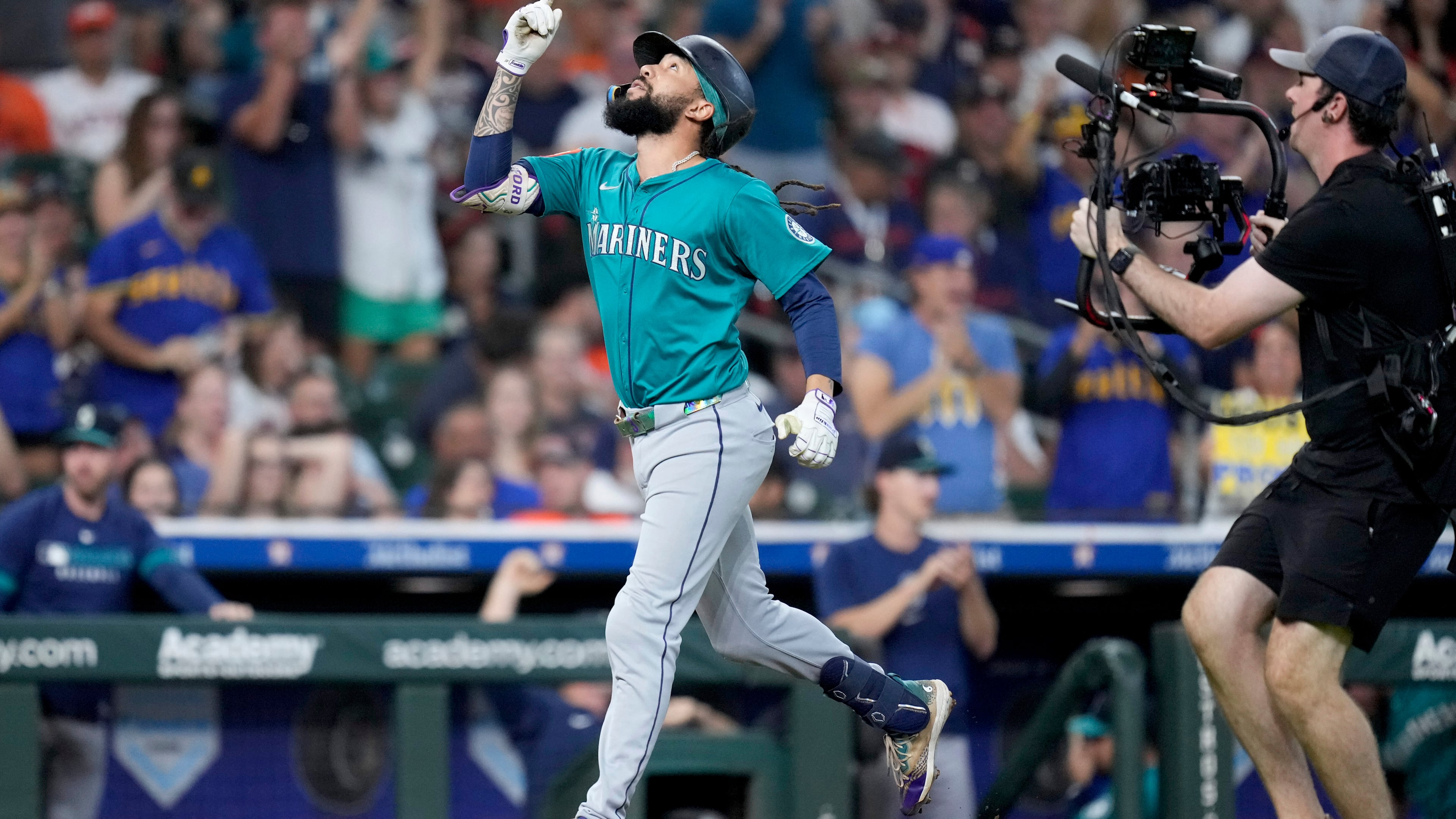 Seattle Mariners' J.P. Crawford reacts after hitting a grand slam against the Houston Astros during the second inning of a baseball game Sunday, Sept. 21, 2025, in Houston. (AP Photo/Eric Christian Smith)