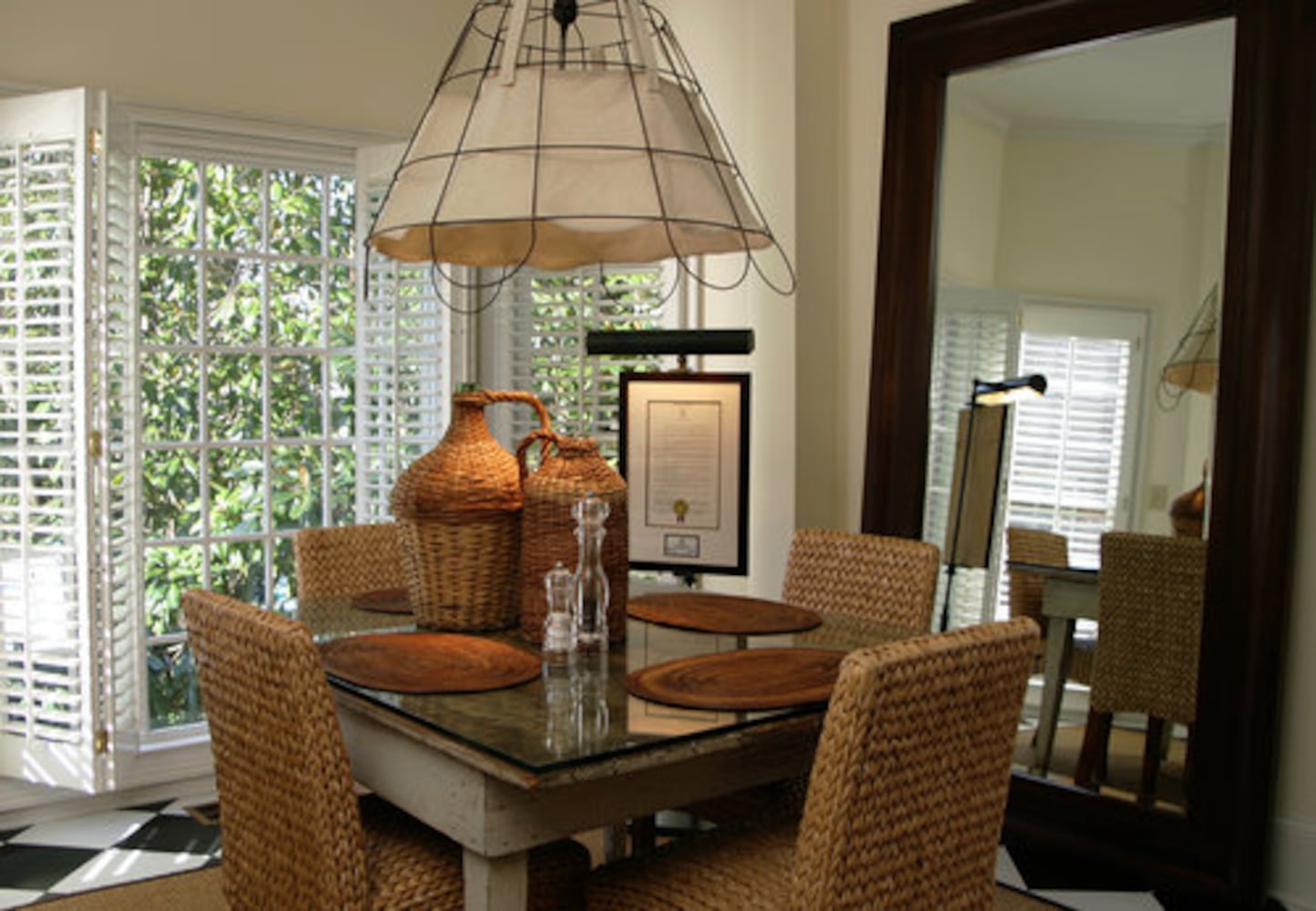 Latin family's mementos spice up home