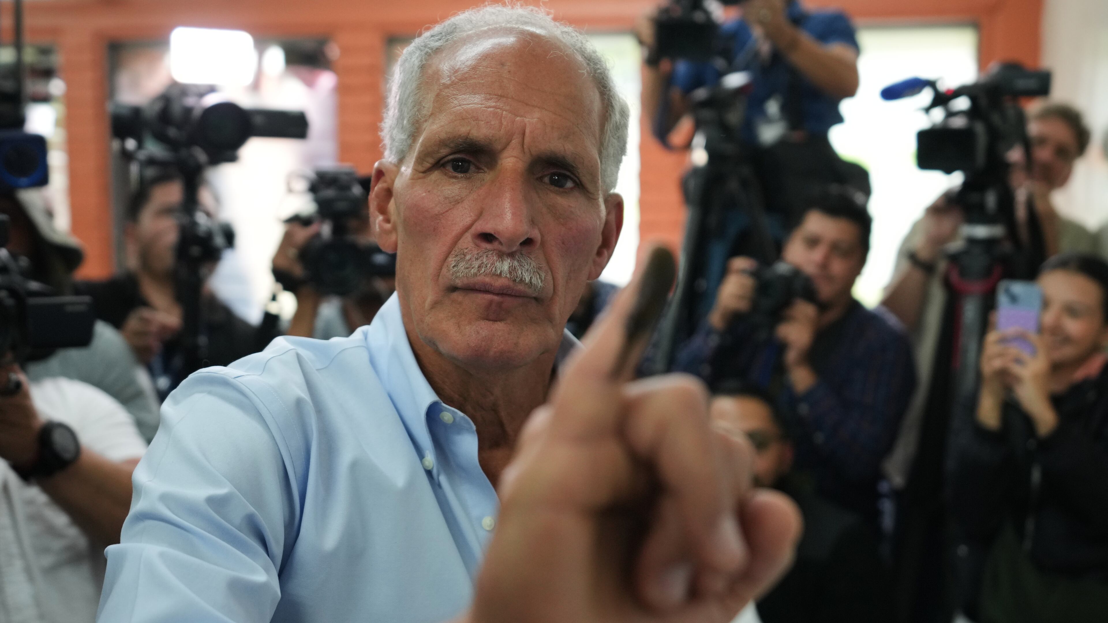 Nasry Asfura, presidential candidate for the National Party, shows his inked finger afterv voting in general elections in Tegucigalpa, Honduras, Sunday, Nov. 30, 2025. (AP Photo/Moises Castillo)