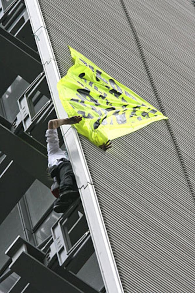 Two daredevils scale New York Times building