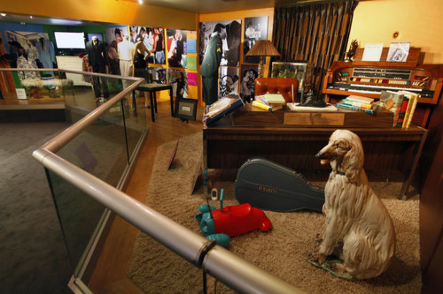 Exhibit looks at 'Elvis Through his Daughter's Eyes'
