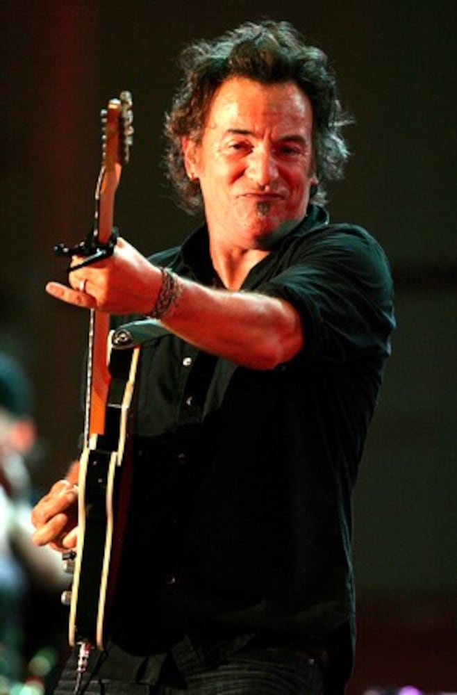 Springsteen fans get preview of tour