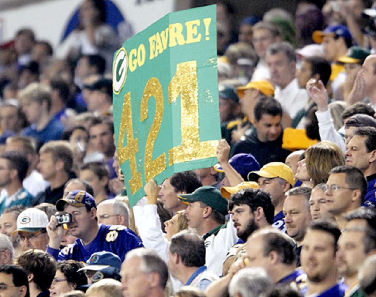 Favre becomes NFL's all time touchdown passer