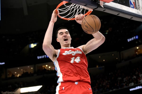 Memphis Grizzlies center Zach Edey (14) dunks in the second half of an NBA basketball game against the Golden State Warriors, Tuesday, April 1, 2025, in Memphis, Tenn. (AP Photo/Brandon Dill)