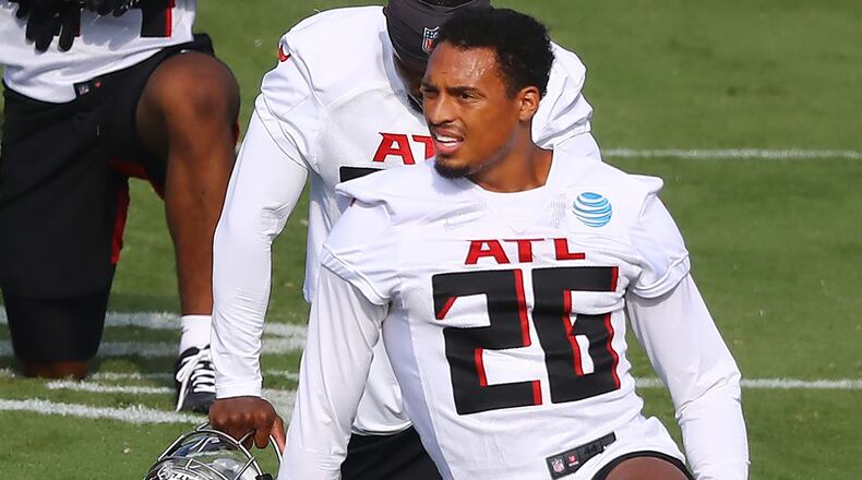 081920 Flowery Branch: Atlanta Falcons cornerback Isaiah Oliver loosens up during training camp on Wednesday, August 19, 2020 in Flowery Branch.    Curtis Compton ccompton@ajc.com