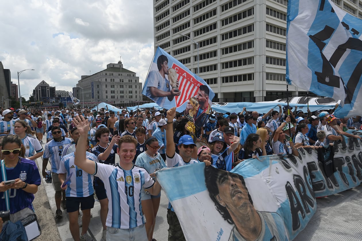 Argentina fans march and chant towards Atlanta Stadium (Mercedes-Benz Stadium) before the FIFA World Cup semifinal between Argentina and England on Wednesday, July 15, 2026, in Atlanta. (Hyosub Shin/AJC)