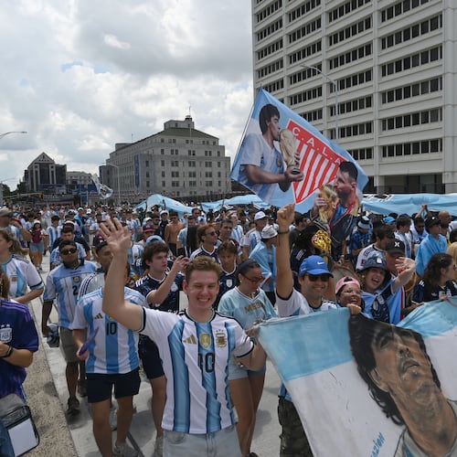 Argentina fans march and chant towards Atlanta Stadium (Mercedes-Benz Stadium) before the FIFA World Cup semifinal between Argentina and England on Wednesday, July 15, 2026, in Atlanta. (Hyosub Shin/AJC)