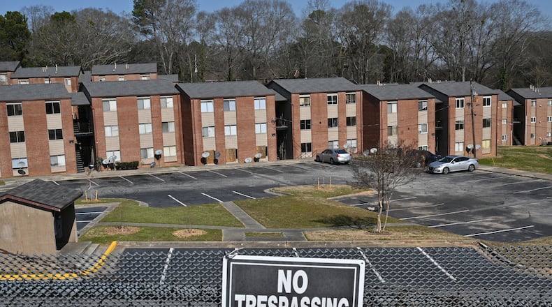 Fairburn & Gordon I & II apartments on Fairburn Road was among 43 complexes targeted by local prosecutors in a campaign against persistently dangerous and unhealthy apartments. (Hyosub Shin / Hyosub.Shin@ajc.com)