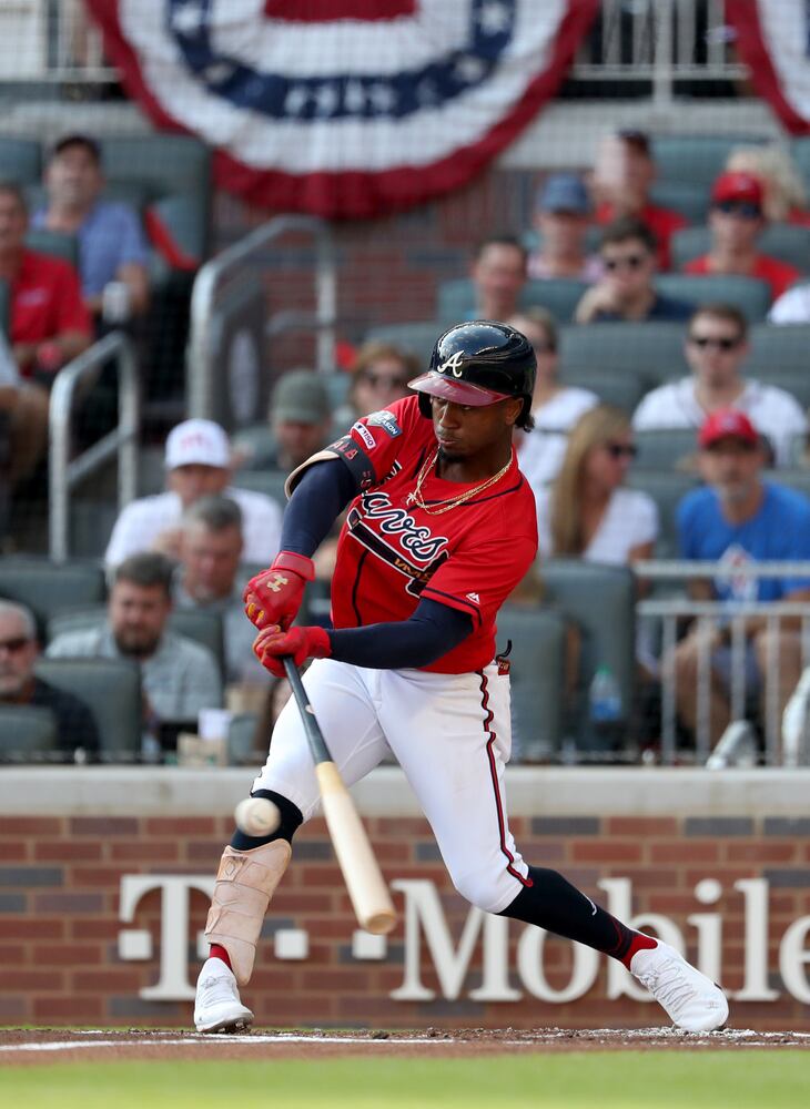 Photos: Braves host Cardinals again in Game 2