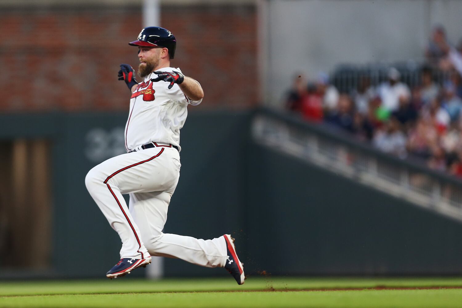 Photos: Braves open home series with the Phillies