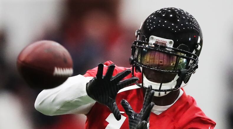 Atlanta Falcons wide receiver Mohamed Sanu catches a pass during organized team activities on Tuesday, May 22, 2018, in Flowery Branch.   Curtis Compton/ccompton@ajc.com