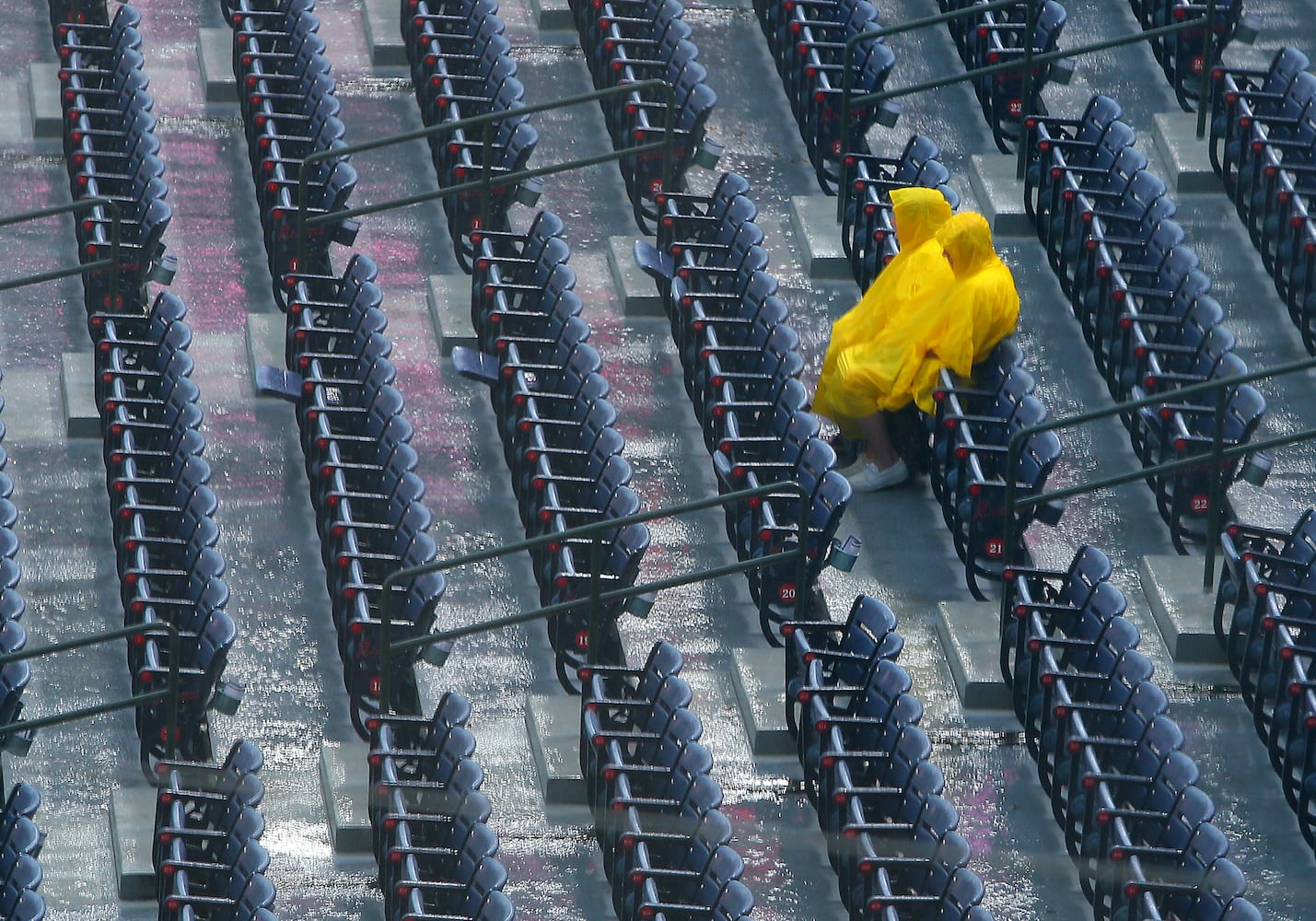 Braves vs. Phillies, Game 1