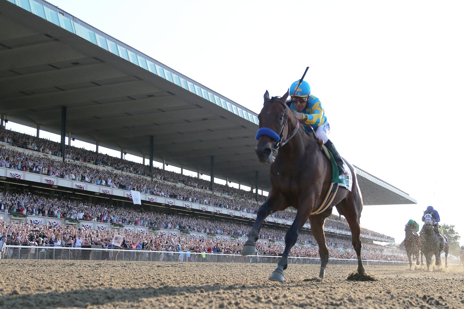 American Pharoah wins Triple Crown
