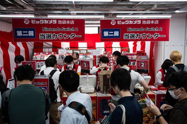 Customers lin up to purchase Nintendo Switch 2 at an electronics retailer in Tokyo, Thursday, June 5, 2025. (AP Photo/Louise Delmotte)