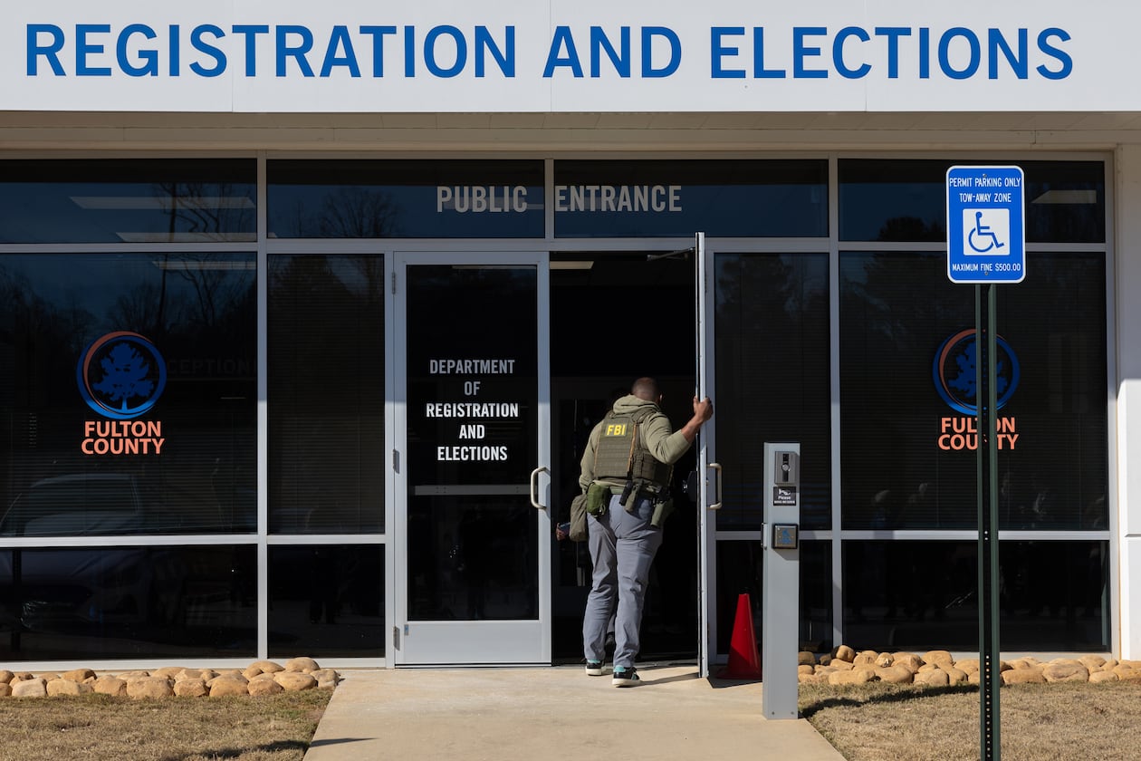 FBI agents enter the Fulton County Election Hub and Operation Center in Union City on Jan. 28. (Arvin Temkar/AJC)
