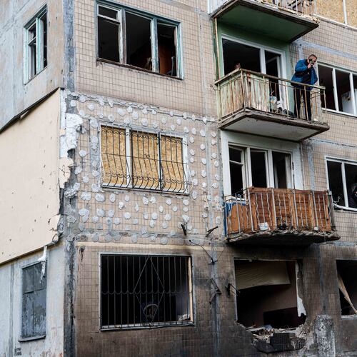 A man stands at a balcony of an apartment building damaged after a Russian drone strike in Kyiv, Ukraine, on Tuesday, Sept. 22, 2026. (AP Photo/Evgeniy Maloletka)