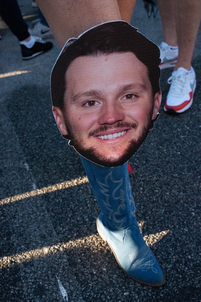 Photos of Bills fans tailgating before Falcons game 10/13/25