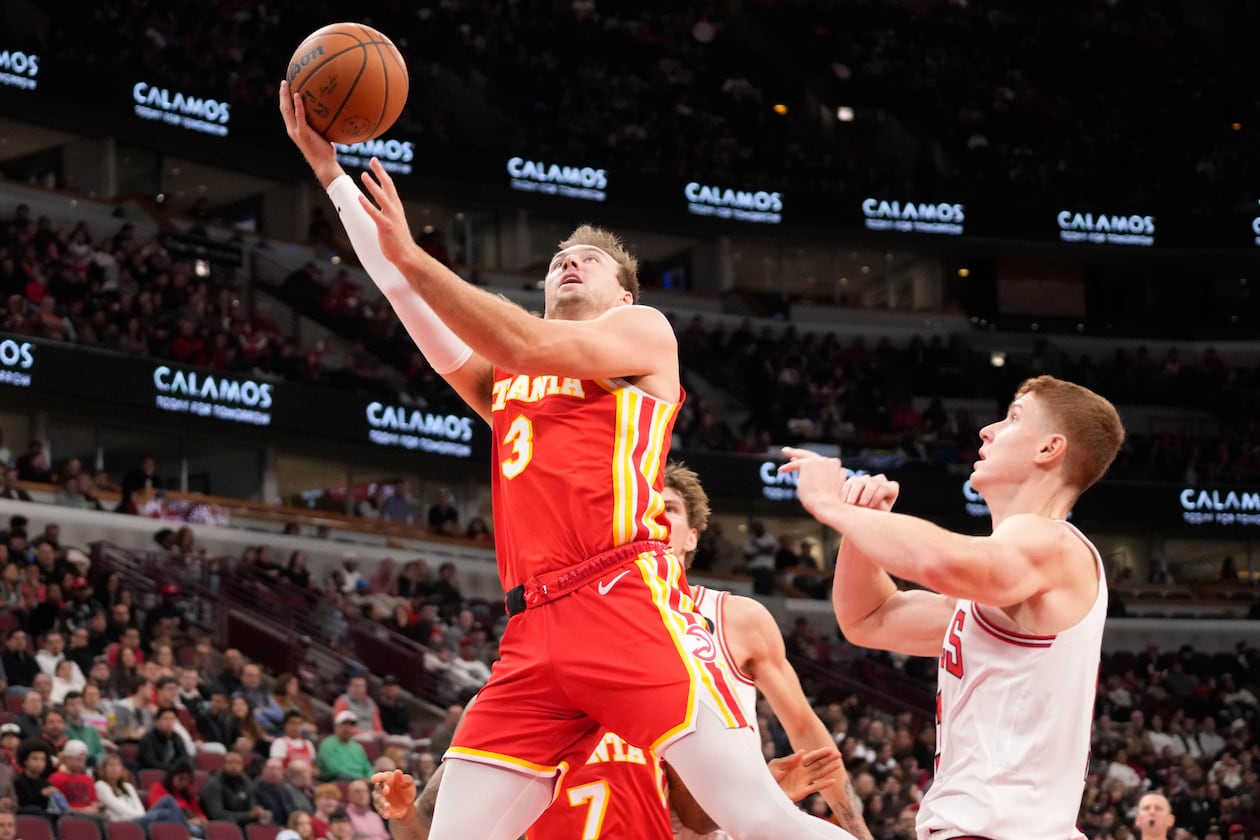 Chicago Bulls guard Kevin Huerter (right) defends Atlanta Hawks guard Luke Kennard during Monday's game in Chicago. (David Banks/AP)