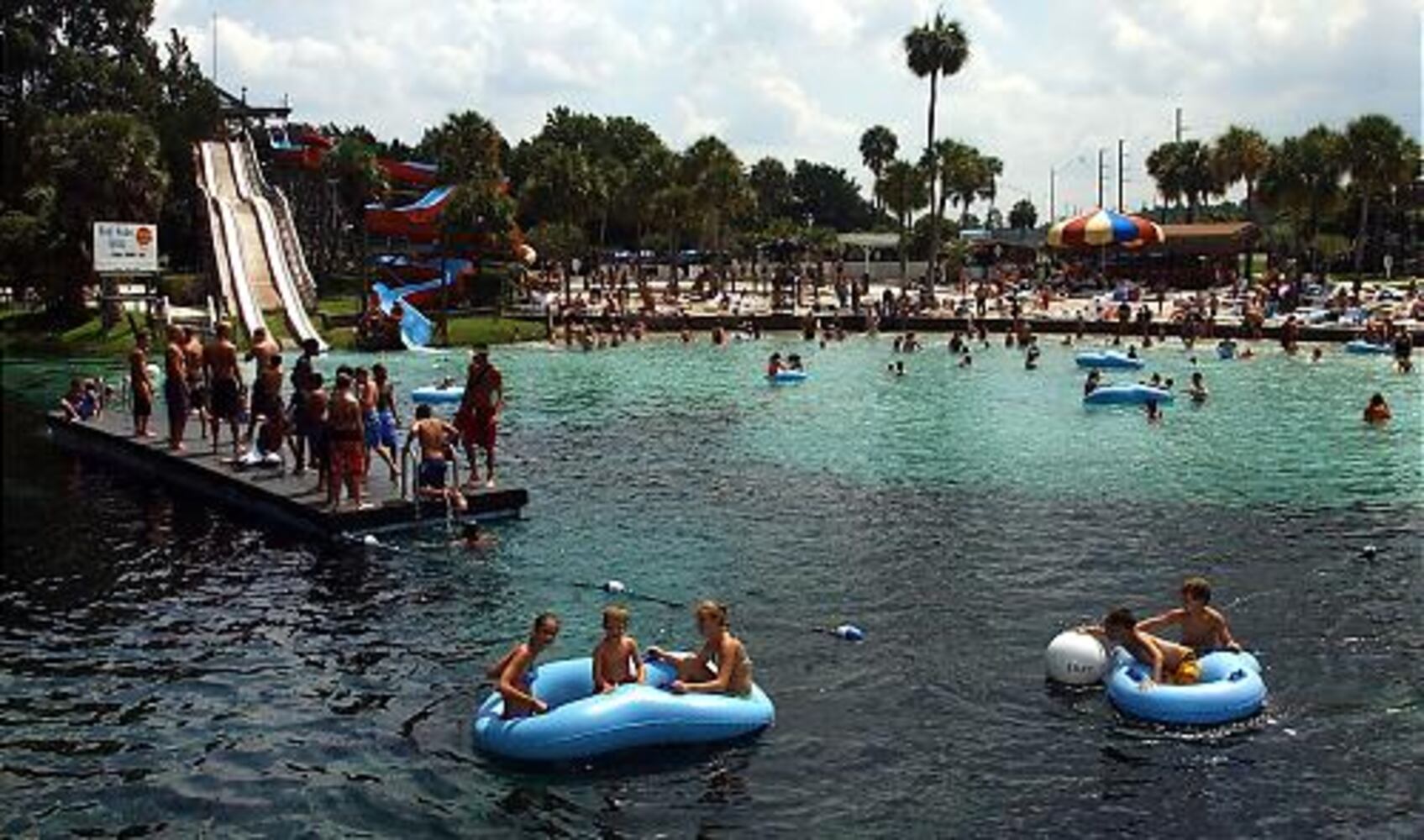 The mermaids of Weeki Wachee Springs