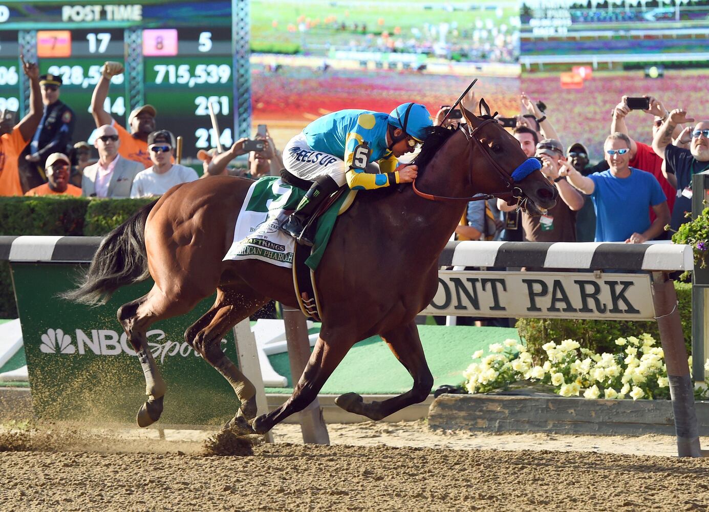 American Pharoah wins Triple Crown