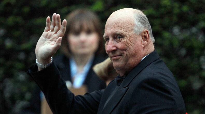 FILE - Norway's King Harald arrives at a central London hotel for a pre-royal wedding dinner hosted by Lady Elizabeth Anson and attended by members of the British royal family and foreign royal families, in London, on April, 28, 2011. (AP Photo/Alastair Grant, File)