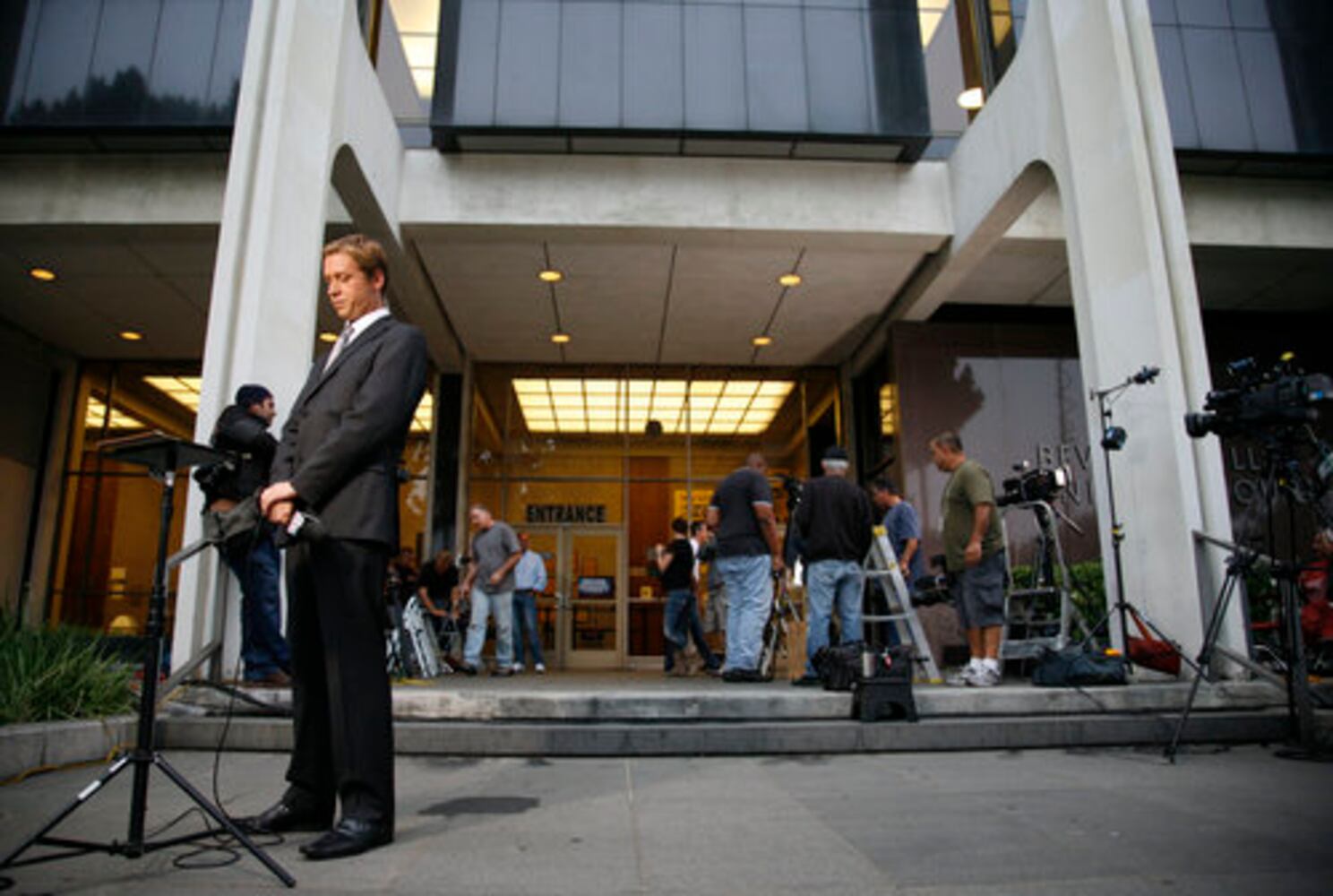 Lindsay Lohan turns herself in