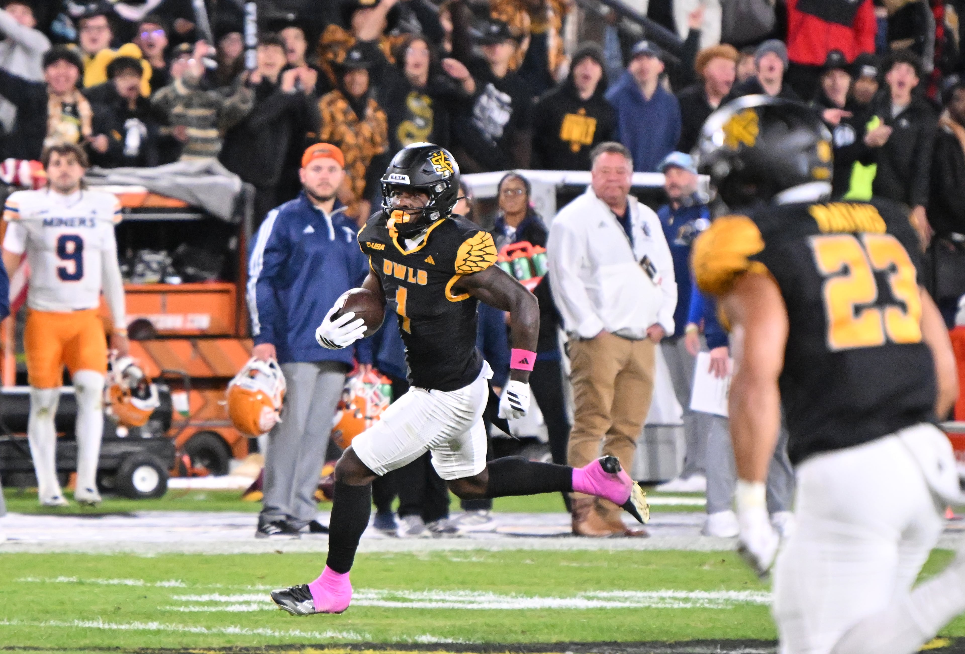 Kennesaw State wide receiver Gabriel Benyard (1) runs for a touchdown during the first half in an NCAA college football game at Fifth Third Stadium, Tuesday, October 28, 2025 in Kennesaw. (Hyosub Shin / AJC)