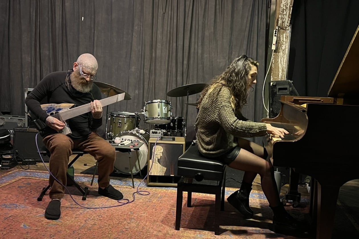 Killick Hinds (left) and Ipek Ingili perform at the proudly unconventional Monday Night Creative Music Series at Eyedrum Art & Music Gallery in southwest Atlanta. (Photo by Reinout Vogt)