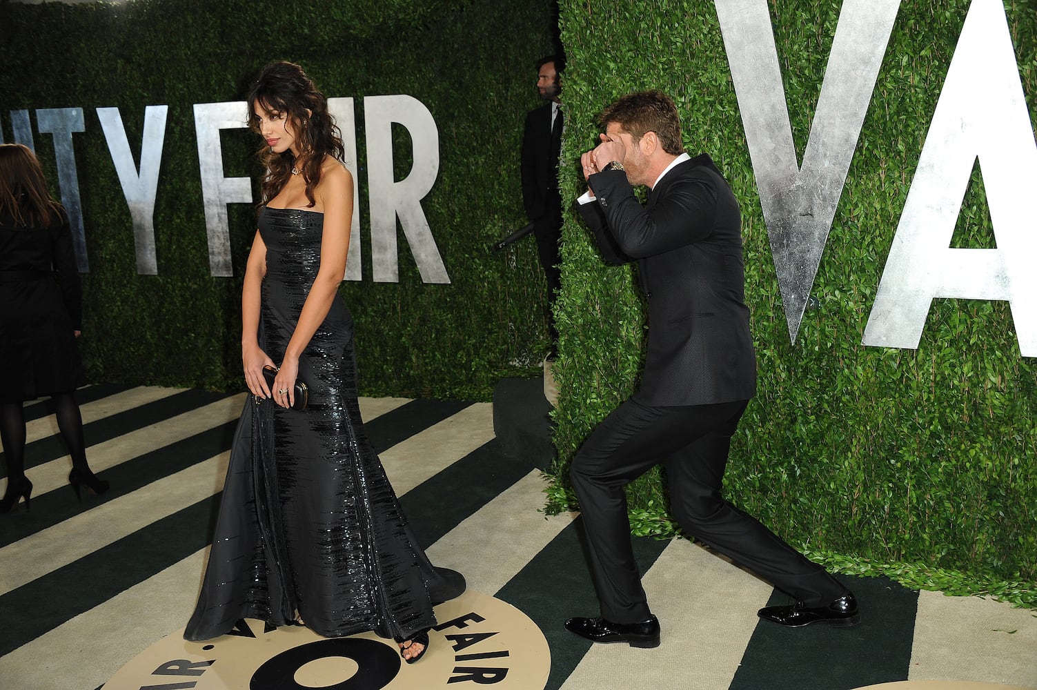 Gerard Butler photobombs Madalina Ghenea